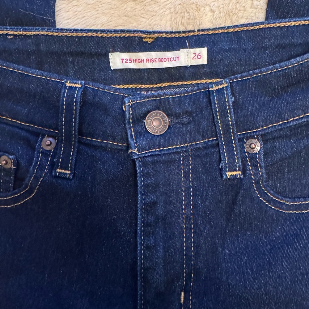 Levi's 725 High Rise Bootcut Jeans - Picture 2 of 6